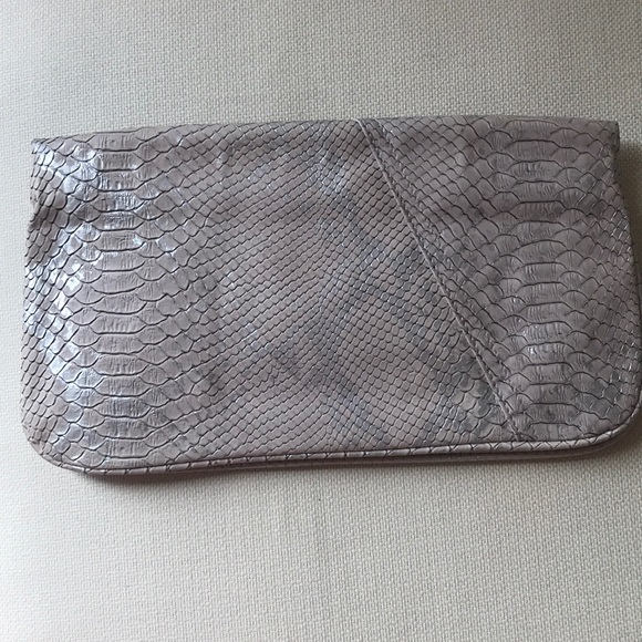 Costa Blanca Clutch - Picture 3 of 3